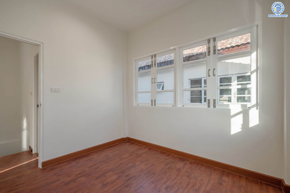 บ้านมือสองตกแต่งใหม่ โครงการ ดรีมเพลส สวนผัก ทาวน์เฮ้าส์หลังมุมพื้นที่กว้าง 28.5 ตร.ว. ฟังก์ชัน 3 ห้องนอน 2 ห้องน้ำ สิ่งอำนวยความสะดวกครบครัน พร้อมตอบโจทย์ทุกการเข้าอยู่ บนทำเลที่เชื่อมต่อหลายเส้นทาง ถนนราชพฤกษ์, พระราม5 และบรมราชชนนี ใกล้ทางด่วน "ศรีรัช"